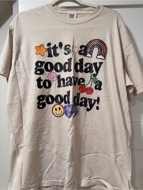 Comfort Colors Cream Graphic Tee - "It's a Good Day"